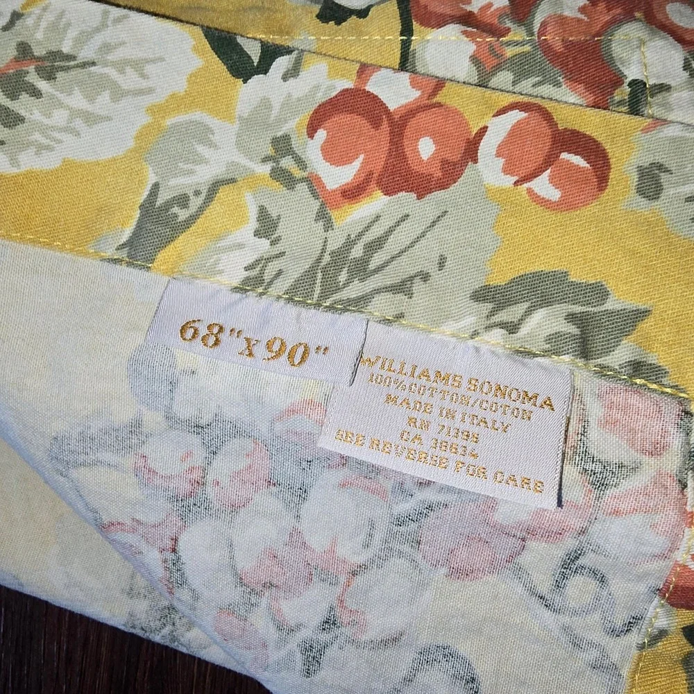 Williams Sonoma Yellow Grape Floral Cotton Tablecloth 68x90 Made in Italy